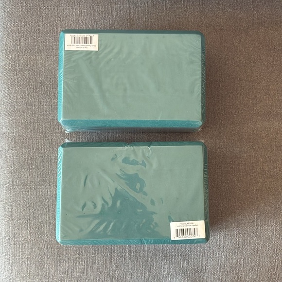 Set of Two Green Yoga Blocks - Picture 3 of 7